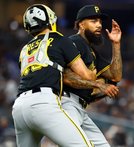 Jazz Chisholm Jr. Homers Twice And Drives In 5 As Yankees Sink Pirates 8-5 After Benches Clear